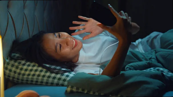 Romantic good night wishes with a couple silhouetted against a sunset