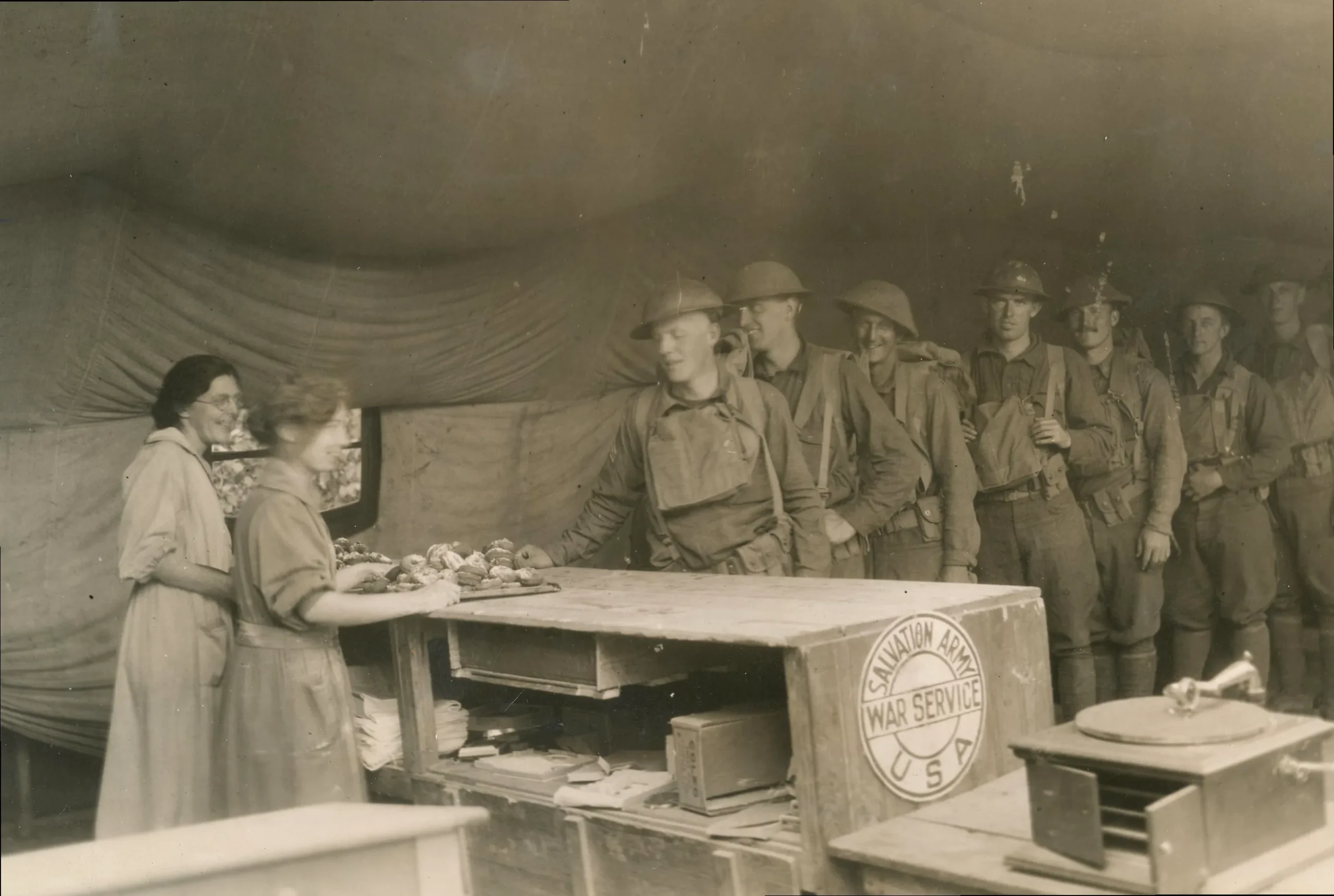 Salvation Army Doughnut Lassies serving donuts during WWI, historical photo